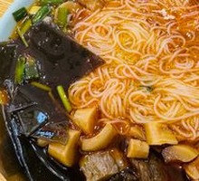 Clear Red Soup Beef Rice Noodles