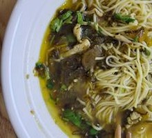 Pickled Vegetable and Pork Thread Noodles
