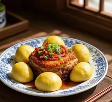 Braised Pork Steamed Corn Bread