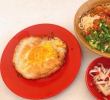 Flower-pattern Beef Noodles
