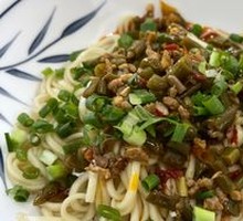 Cowpea and Pork Noodles