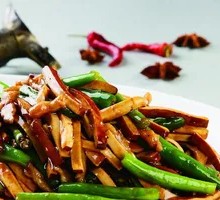 Fried Tofu Skin with Pork Strips