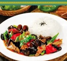 木耳炒牛肉盖浇饭