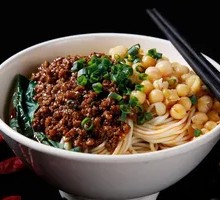 Special Broad Noodles with Pea and Pork Sauce
