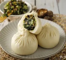 Sauce-Braised Mustard Greens Dumplings