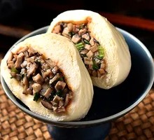 Braised Mushroom and Cabbage Dumplings