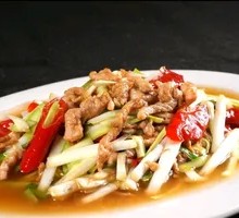 Stir-Fried Pork Shreds with Leek Greens