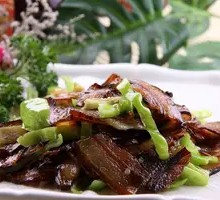 Cauliflower Stir-Fried with Preserved Pork