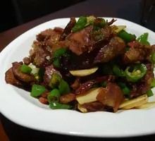 Green Pepper Stir-fried Sausage