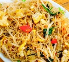 Uncle's Fried Rice Noodles with Egg