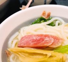Traditional Soy-Braised Duck Leg Noodles