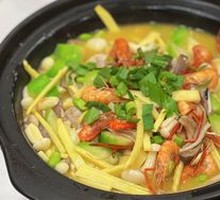 Winter Bamboo Shoot and Intestine Hot Pot