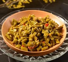 Spicy Sour Green Beans with Chili Oil