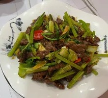 Stir-Fried Beef with Yellow Onion