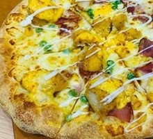 Golden Salted Egg Yolk Chicken Pizza