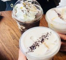 White and Black Star Ice Drink