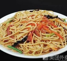 Shredded Pork and Sausage Stir-Fried Noodles