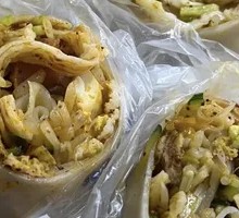 Chicken丝 Rolls with Noodles