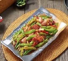 Spicy Pepper Stir-fried Pig's Head Meat