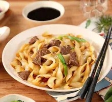 Stir-Fried Beef with Knife-Cut Noodles