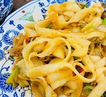 Beef Stir-Fried Knife-Cut Noodles