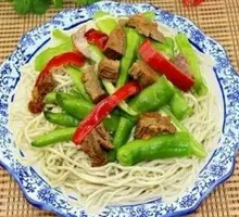 Stir-Fried Pork with Green Pepper over Noodles