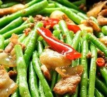 Stir-Fried Long Beans with Shredded Pork