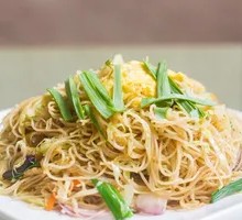 Beef and Preserved Chicken Leg Stir-Fried Rice Noodles