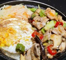 Braised Pork and Mushroom Rice in Clay Pot