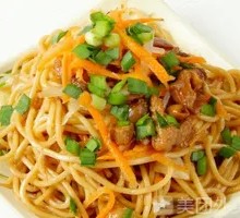 Stir-Fried Noodles with Shredded Meat