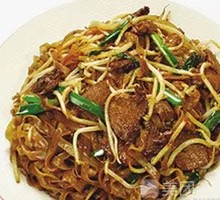 Fried Noodles with Tofu and Pork Strips