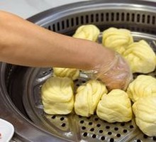 Flower-shaped steamed bun