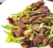 Stir-Fried Beef with Yellow Onion