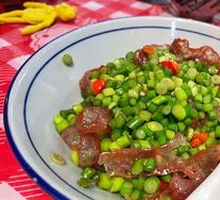 Stir-fried Garlic Shoots with Tujia Sausage