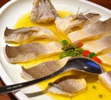Fresh Flower Pepper Chicken Soup Steamed Yellow Croaker