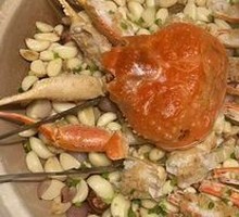 Stewed Soft-Shell Crab in Clay Pot with Garlic
