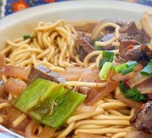 Stir-fried Eel and Beef Noodles
