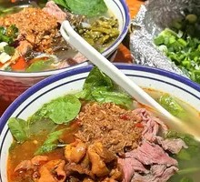 麻辣牛杂米线