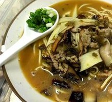 Pickled Cabbage and Pork Noodles