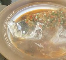 Sautéed Fish Head with Double Peppers in Clay Pot