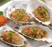 Steamed Giant Oysters with Garlic
