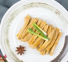 Braised Tofu Skin with Beef Tendon
