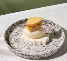 Honeycomb Ice Cream with Milk Jelly