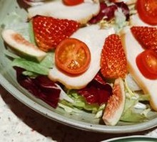 Fig Chicken Buffalo Cheese Salad