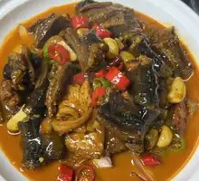 Clay Pot Eel with Soil Fish