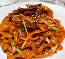 Cantonese Stir-Fried Beef Rice Noodles