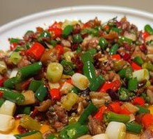 Spicy Intestine and Green Pepper Chicken