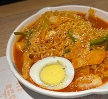 Ramen and Rice Cake Stir-Fry