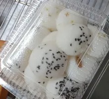 Freshly Made Steamed Sponge Cake