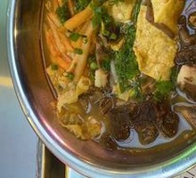 Beef Shank Rice Noodles with Snail Soup